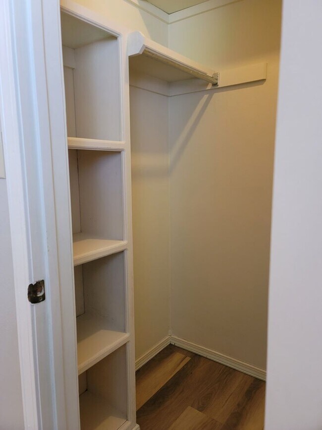 Building Photo - Newly Remodeled 3 Bedroom/2 Bath Home In V...