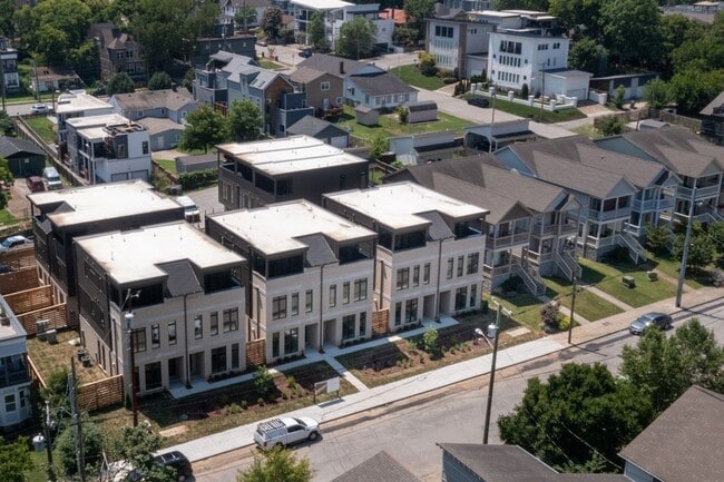 Building Photo - Stunning Salemtown Townhome!