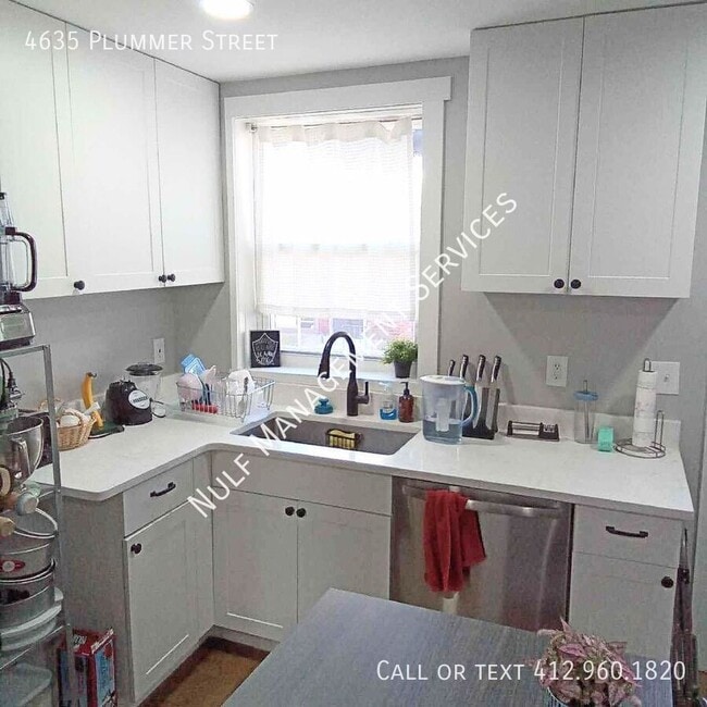 Building Photo - 4635 Plummer St