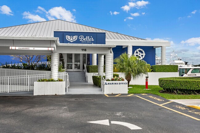 Building Photo - 132 Lakeshore Dr