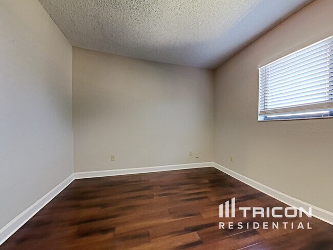 Building Photo - 1507 Teakwood Dr