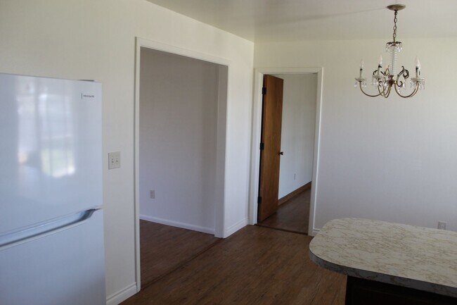Building Photo - 6520 Climax Ave