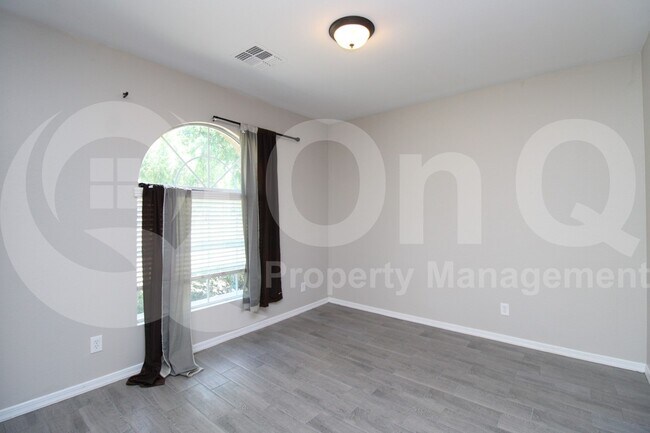 Building Photo - 947 S Utilis Dr