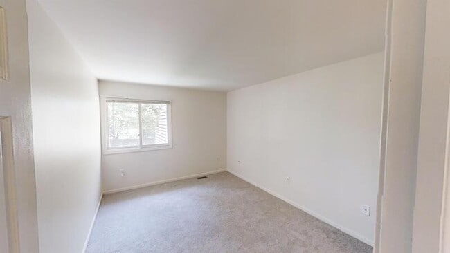 Building Photo - 455 Village Oaks Ct