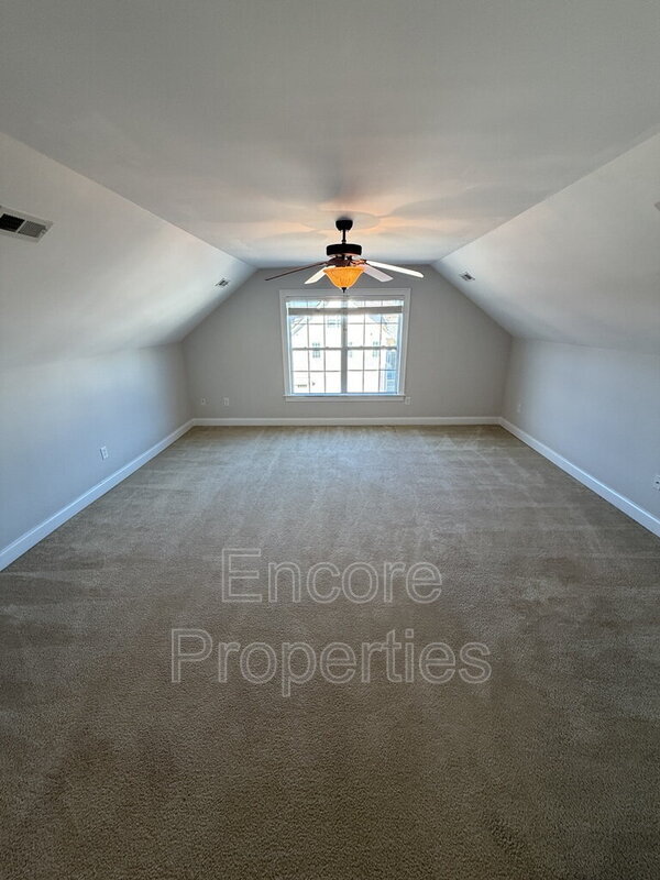 Building Photo - 410 Stranraer Ct