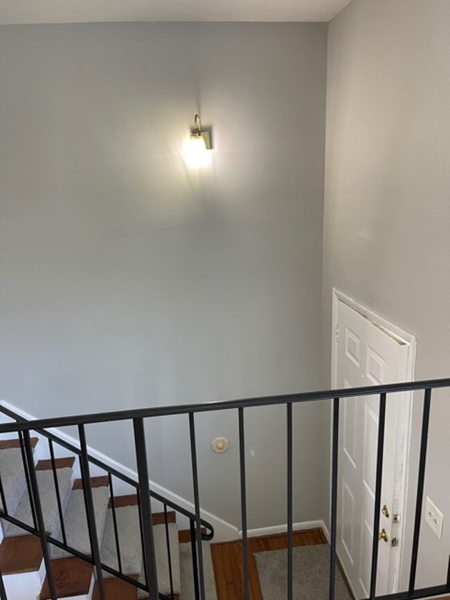 Building Photo - 5649 Smallwood Ct