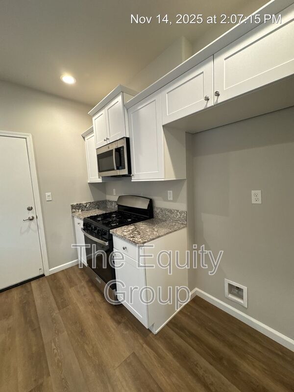 Building Photo - 410 S Summit St