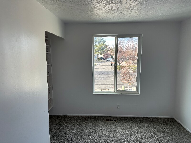 Building Photo - 4981 Greentree Way W