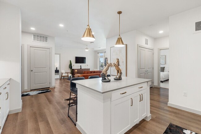 Building Photo - 1301 Leah Ave