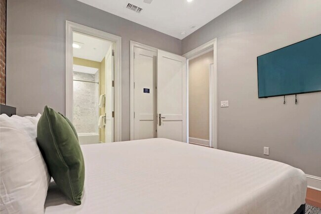 Building Photo - 822 Perdido St