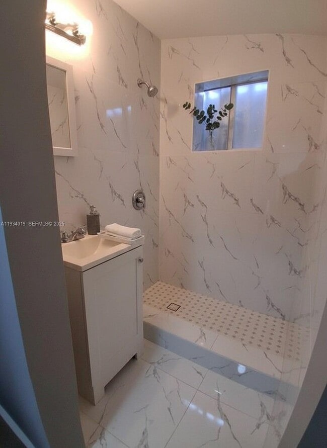 Building Photo - 3052 SW 6th St