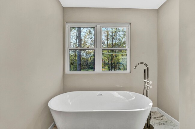 Building Photo - Charming 4 Bedroom Haven in Laurens