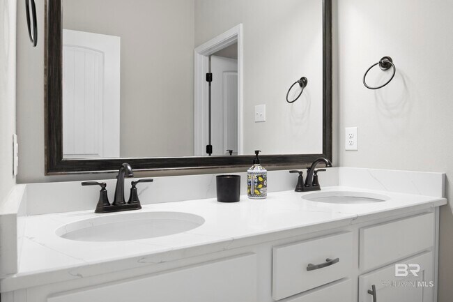 Building Photo - 1049 Stella Rd