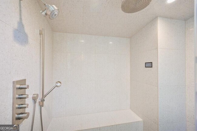 Building Photo - 625 Idlewood Dr NW