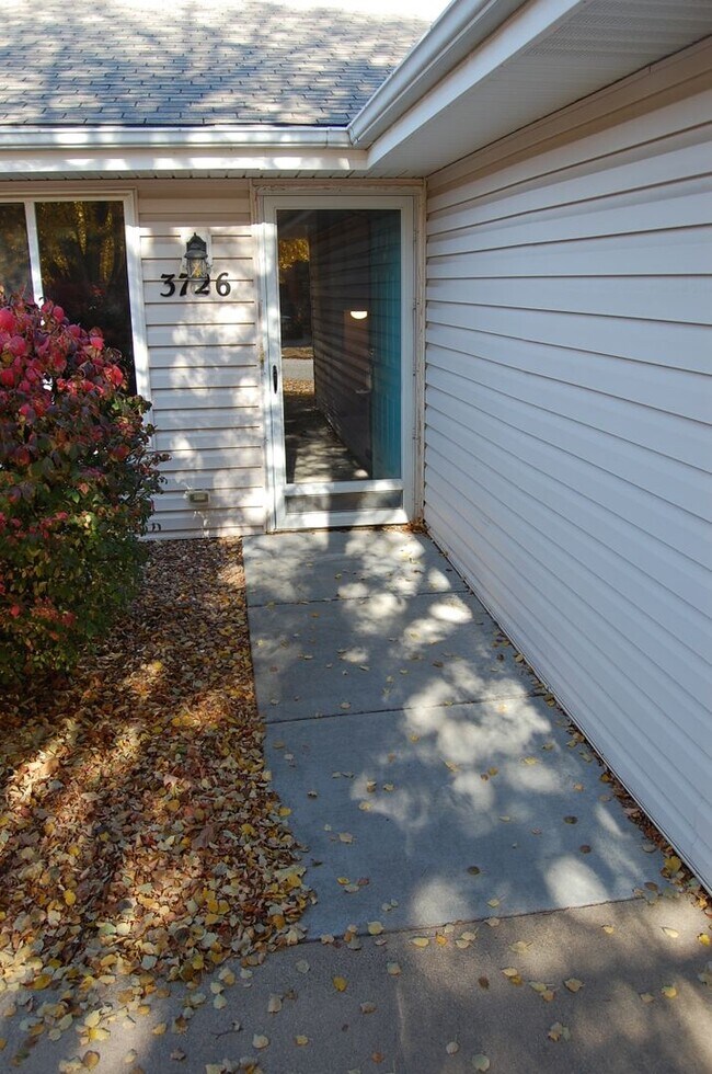 Building Photo - 3724 Clover Cir