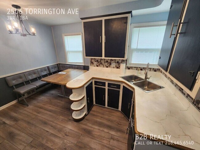 Building Photo - 2506 Torrington Ave