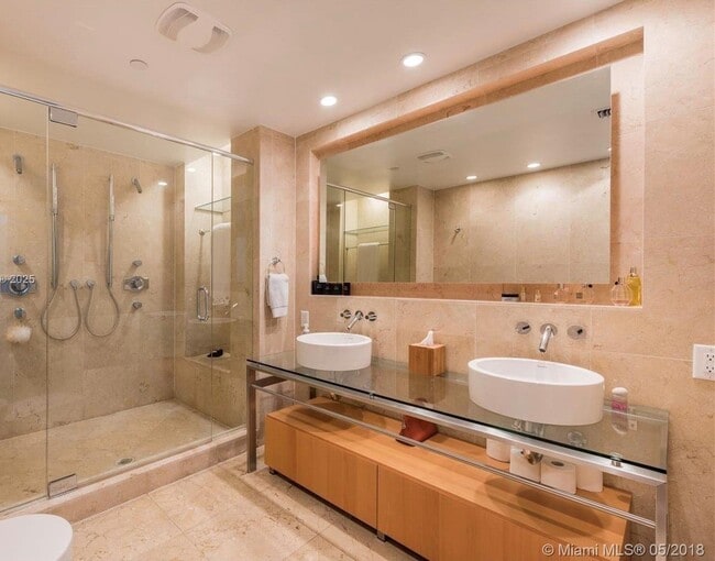 Building Photo - 6000 Collins Ave