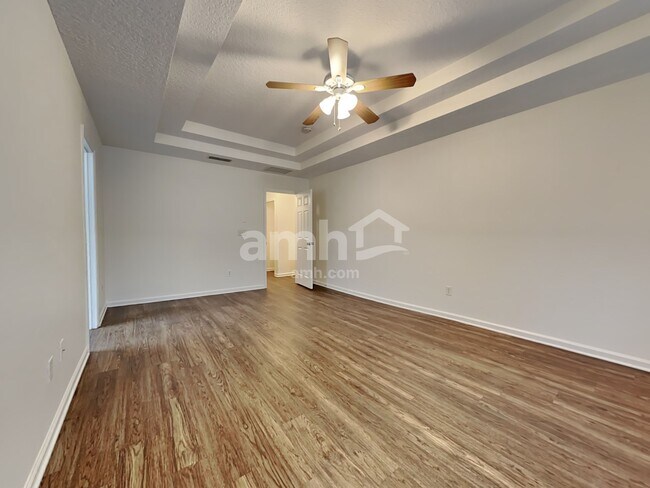 Building Photo - 2260 Brian Lakes Dr E