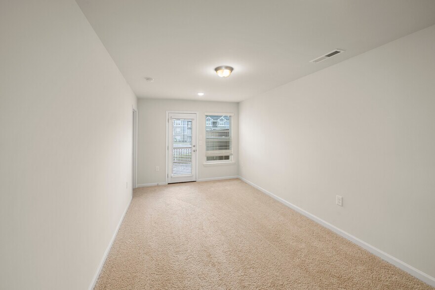 Upstairs family room - 940 Robbie Jackson Ln