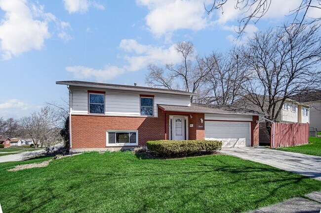 Building Photo - Spacious 4-Bedroom Split-Level in University Park