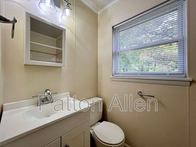 Building Photo - 14 Friendly Hollow