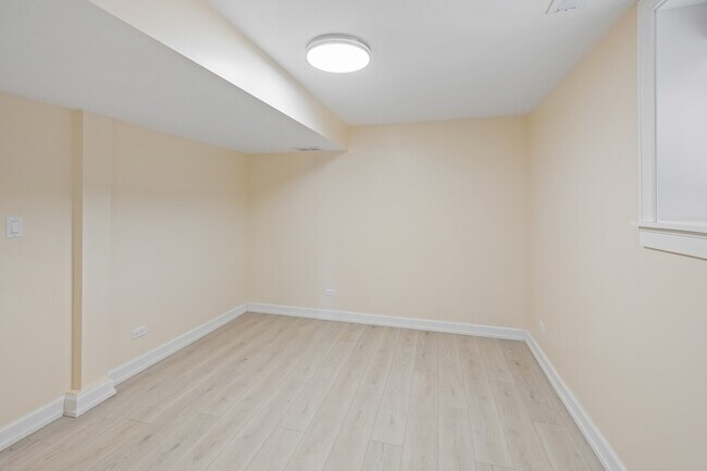 Building Photo - 5219 W Deming Pl