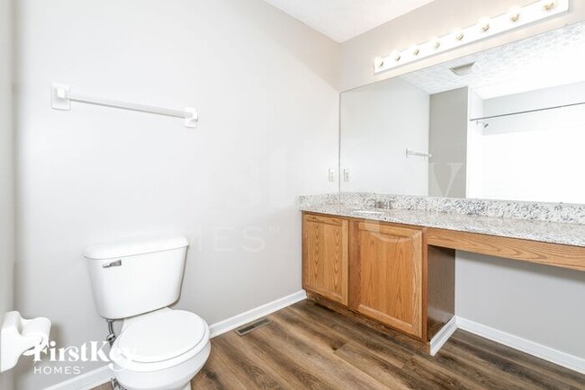 Building Photo - 5717 Pleasant Hill Dr