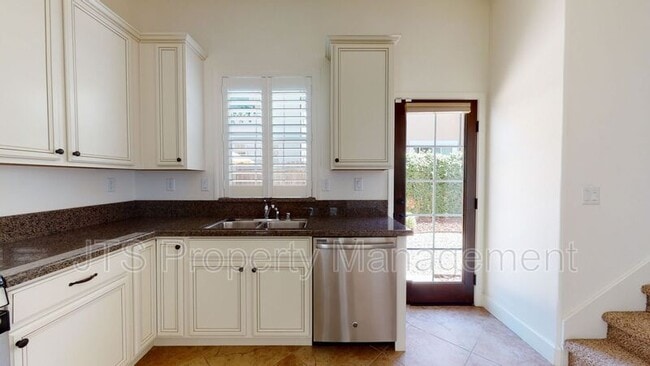 Building Photo - 1349 Piper Pl