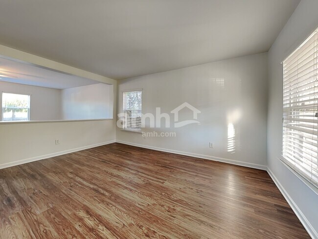 Building Photo - 204 Edgecroft Way