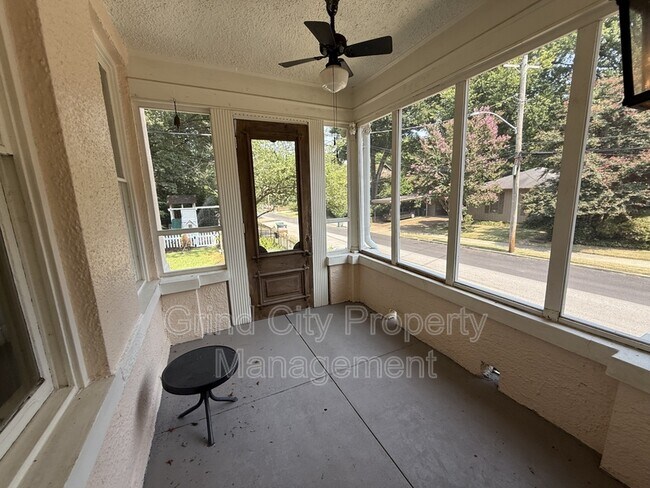 Building Photo - 653 Anderson St