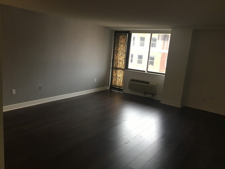 Building Photo - 1325 18th St NW