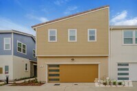 Building Photo - 21 Adella Pl