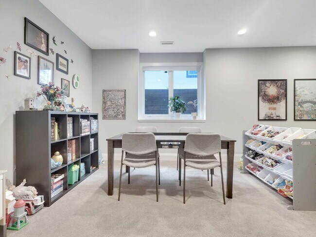 Building Photo - Spacious 4-Bed Gem with 3.5 Baths next to Minnehaha Creek