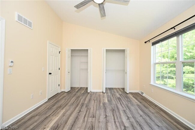 Building Photo - 655 Almas Ct