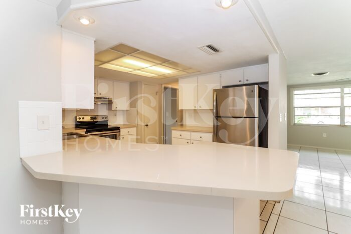 Building Photo - 7240 Rosarian Dr