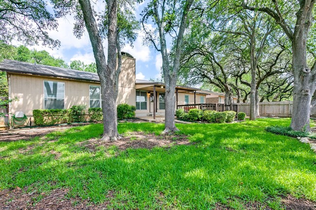 Building Photo - BEAUTIFUL SINGLE STORY HOME IN OAK HOLLOW