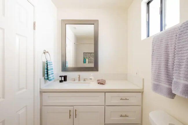 Building Photo - Hilltop 5BR Retreat w/ Sunset Views + Game Room