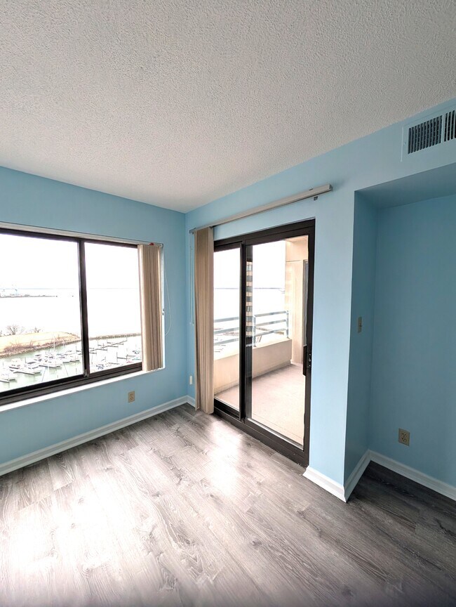 Building Photo - 7505 River Rd