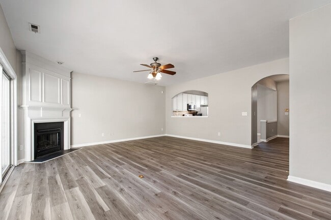 Building Photo - Beautiful End-Unit Townhome in Sought-After Breckenridge!