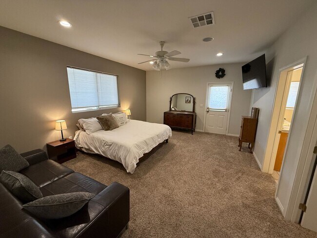 Building Photo - ?Unfurnished  dream home in the magical bo...