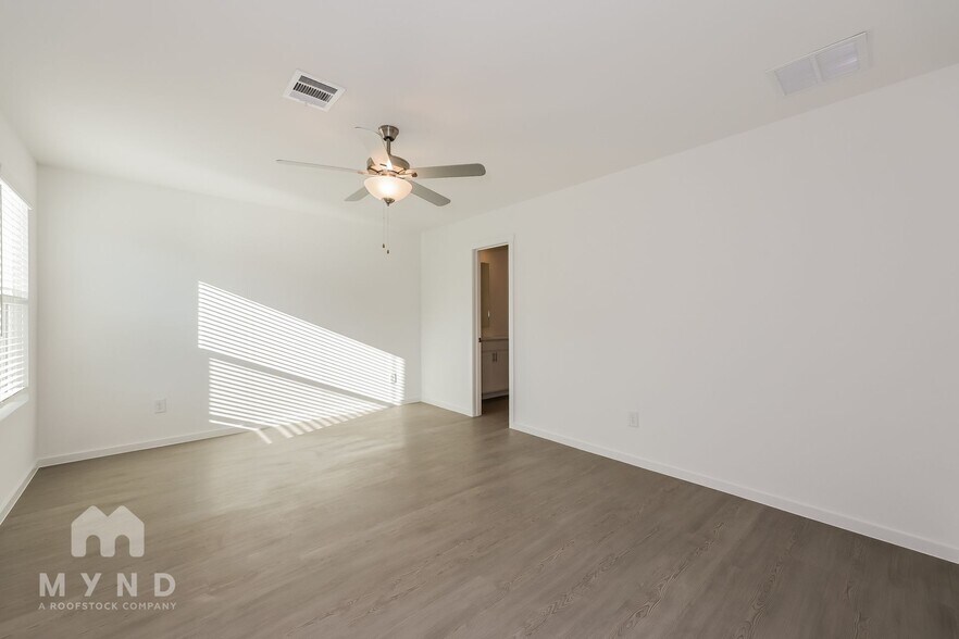 Building Photo - 2708 River Knl Ln