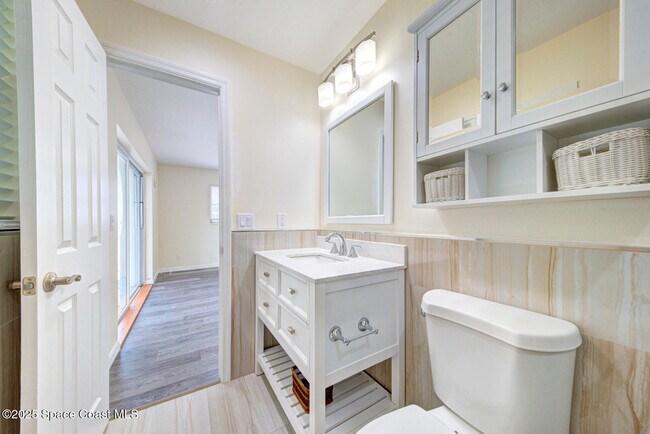 Building Photo - 1065 Molaki Dr