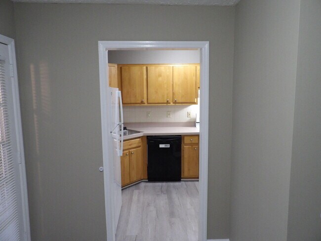 Building Photo - 244 Meadowview Dr