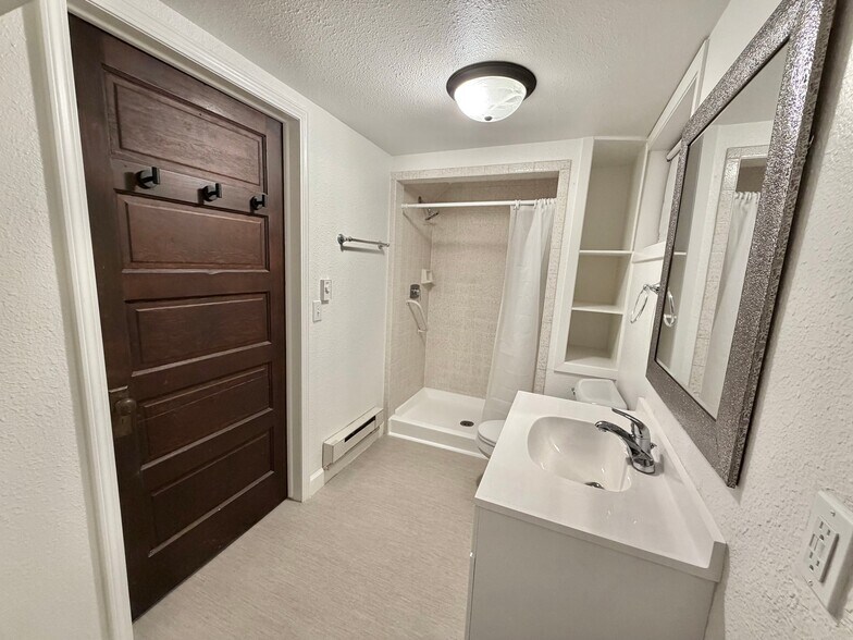 Building Photo - 4229 Canyon Lake Dr