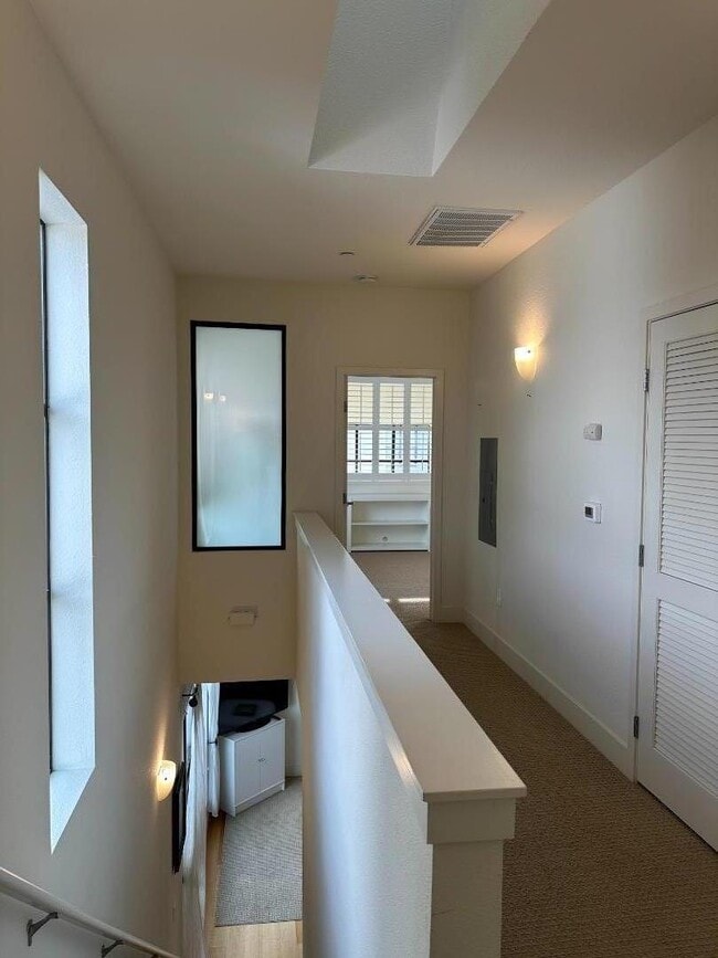 Building Photo - 116 S 1st St