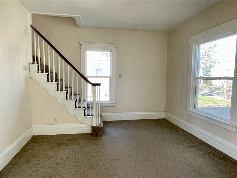 Building Photo - 580 Dayton St