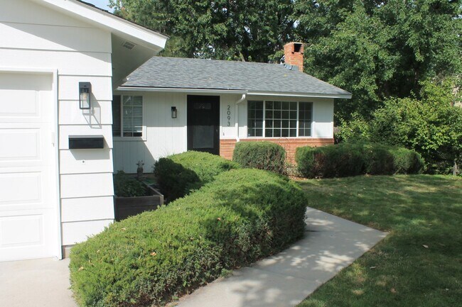 Building Photo - Love the area you live ! Manitou Park area in South Boise Village!