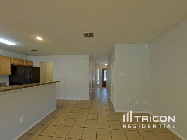 Building Photo - 817 Village Point Ln
