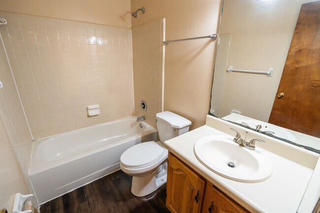 Building Photo - 1224 Brafforton Dr