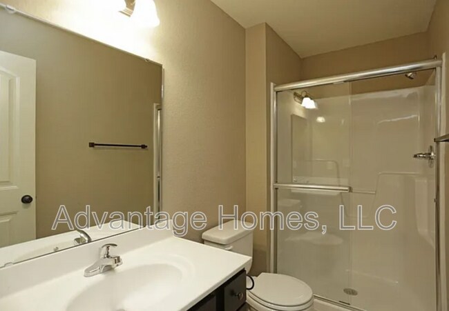 Building Photo - 2176 SW Timbertrace Ln